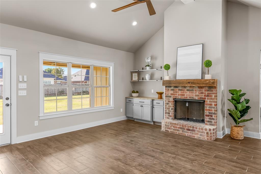 Pin Oak Landing - Residential