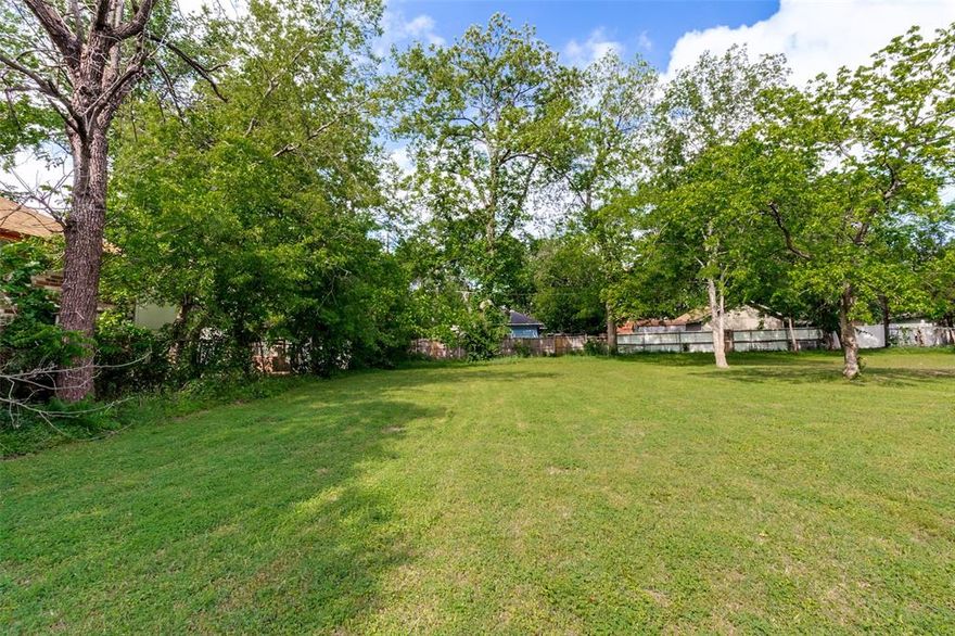 Prime opportunity East Dallas opportunity in the heart of rapidly transforming Mount Auburn! This cleared 50' x 145' lot is surrounded by new construction and offers the perfect canvas for a custom home. Whether you're a builder seeking your next project or a buyer ready to design your dream home, this location checks every box.
Enjoy an active lifestyle just minutes from Tenison Park Golf Course and Samuell-Grand Recreation Center, featuring two 18-hole courses and extensive tennis and pickleball courts, respectively. Outdoor enthusiasts will love being only two blocks from the Santa Fe Trail, with connectivity to White Rock Lake and the Trinity Forest Spine.
Convenient access to I-30 makes commuting to Downtown Dallas quick and easy. The neighborhood continues to gain momentum with nearby shopping and dining options including Whole Foods, Arboretum Village, and Lakewood Shopping Center, plus an abundance of parks and green space.
Survey note: Buyer to obtain a new survey. Previous survey (showing former structure) available for reference only.