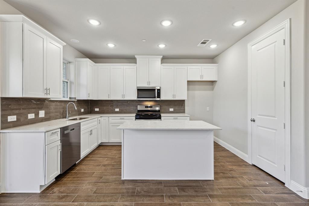 908 Heart Reef Road