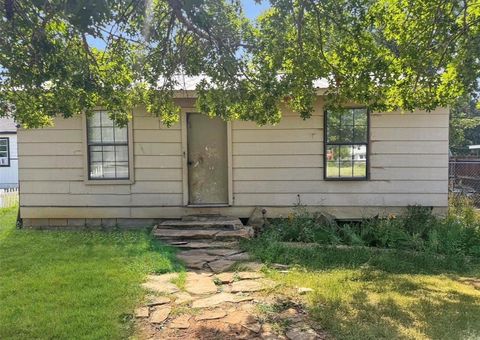 1220 Maple Street Graham TX 76450