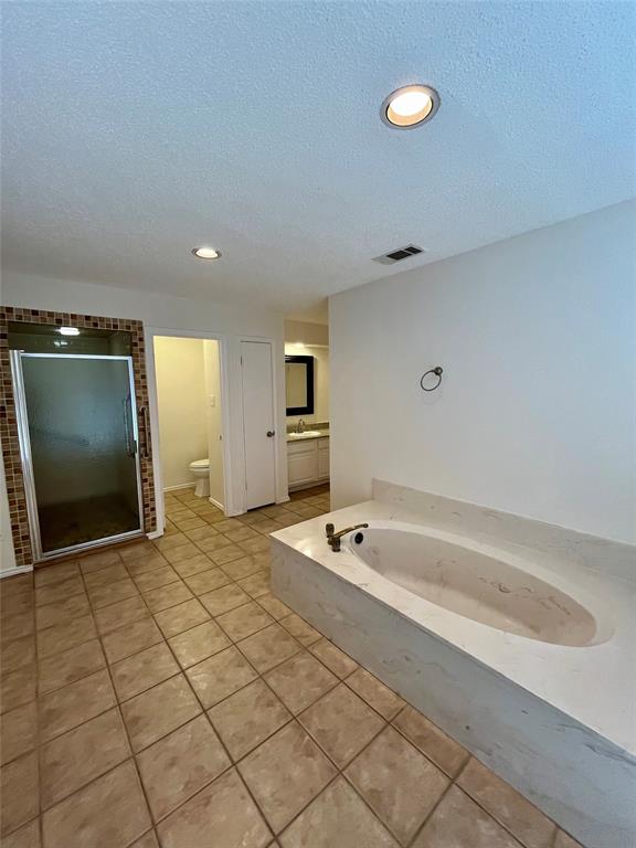 Dallas, Texas 75287, United States, 3 Bedrooms Bedrooms, ,2 BathroomsBathrooms,Residential,Pending,42730
