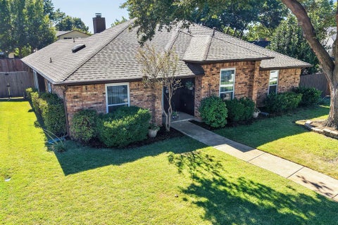 Photo of 2016 Robin Hill Lane, Carrollton, TX 75007 (MLS # 21421474)