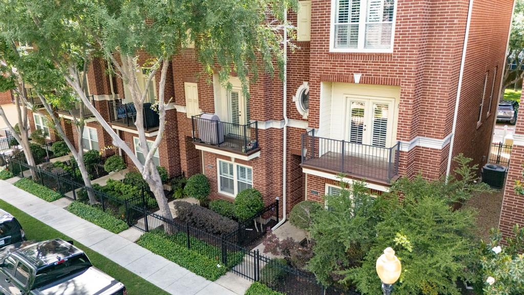 Hall Howell Tr - Residential