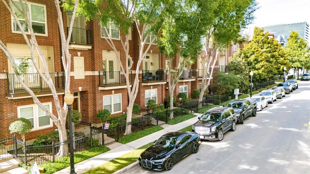 Hall Howell Tr - Residential