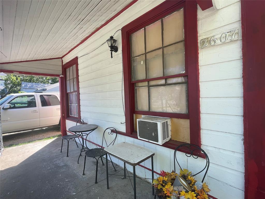 2607 W Lovers Lane