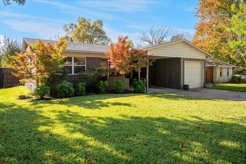 Photo of 821 Peavy Road, Dallas, TX 75218 (MLS # 21126095)