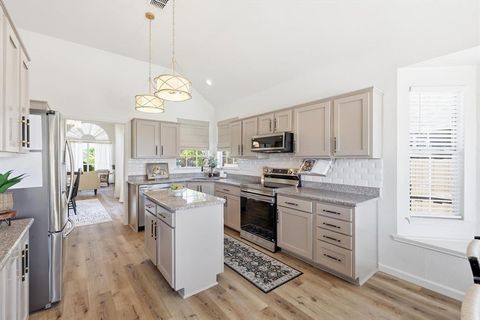 Tiny photo for 5028 Lake Vista Drive, The Colony, TX 75056 (MLS # 21230743)