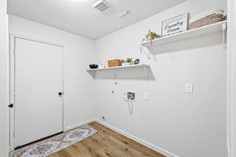 Tiny photo for 5028 Lake Vista Drive, The Colony, TX 75056 (MLS # 21230743)