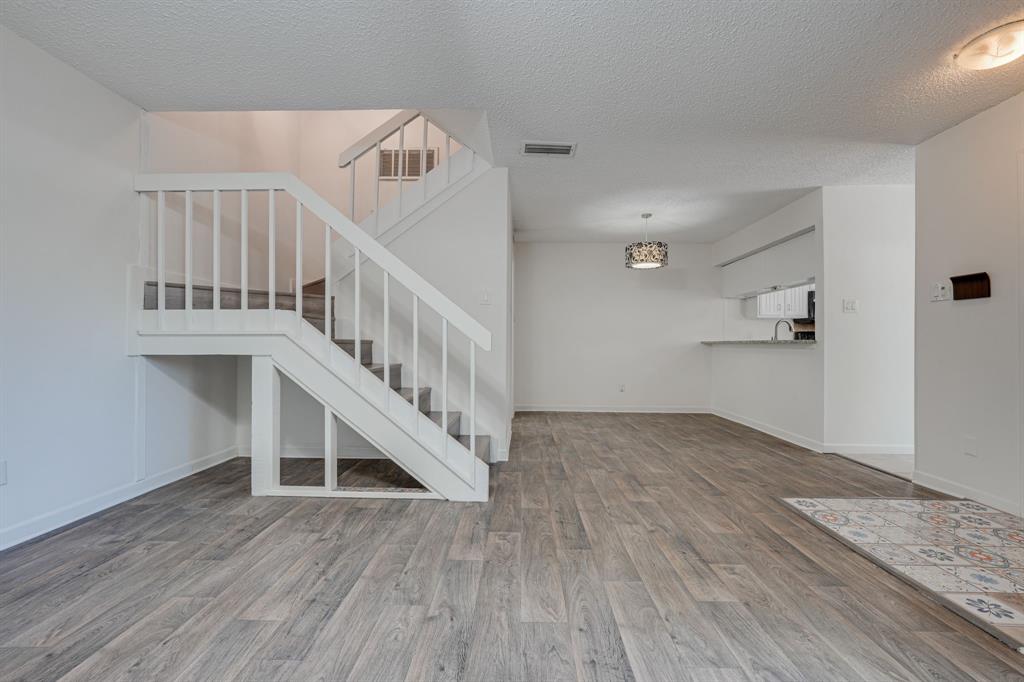 Richardson Crossing Condo - Residential