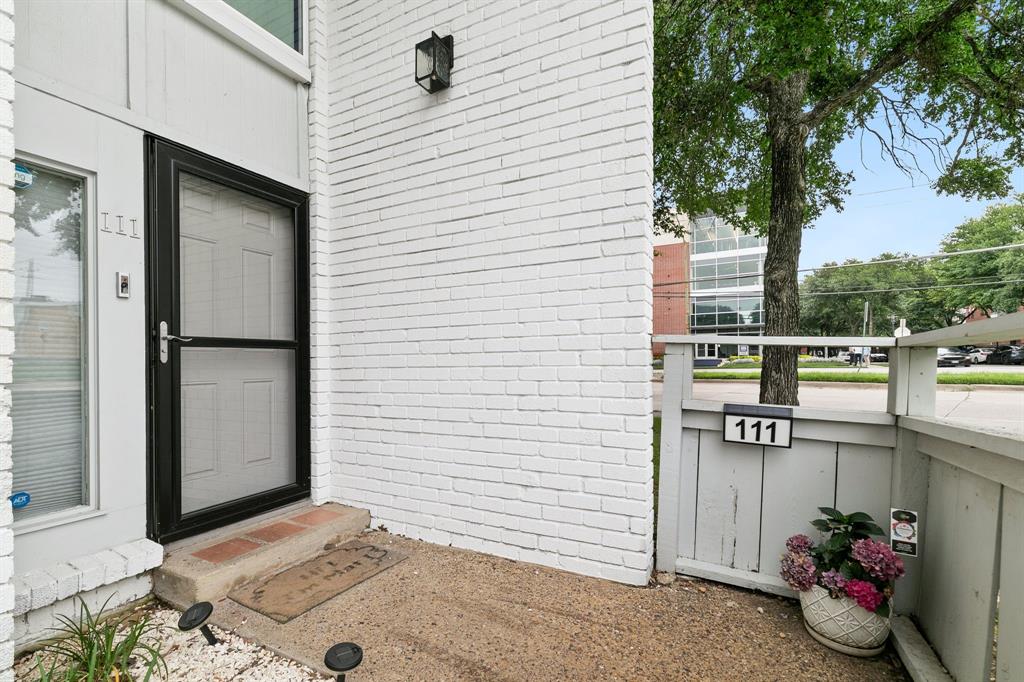 Los Nogales Condo - Residential