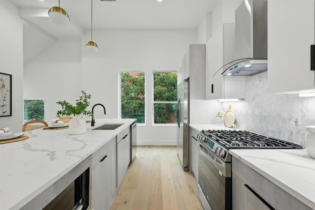 4208 Live Oak Street 105