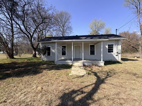 Photo of 1016 W Royall Boulevard, Malakoff, TX 75148 (MLS # 21198305)