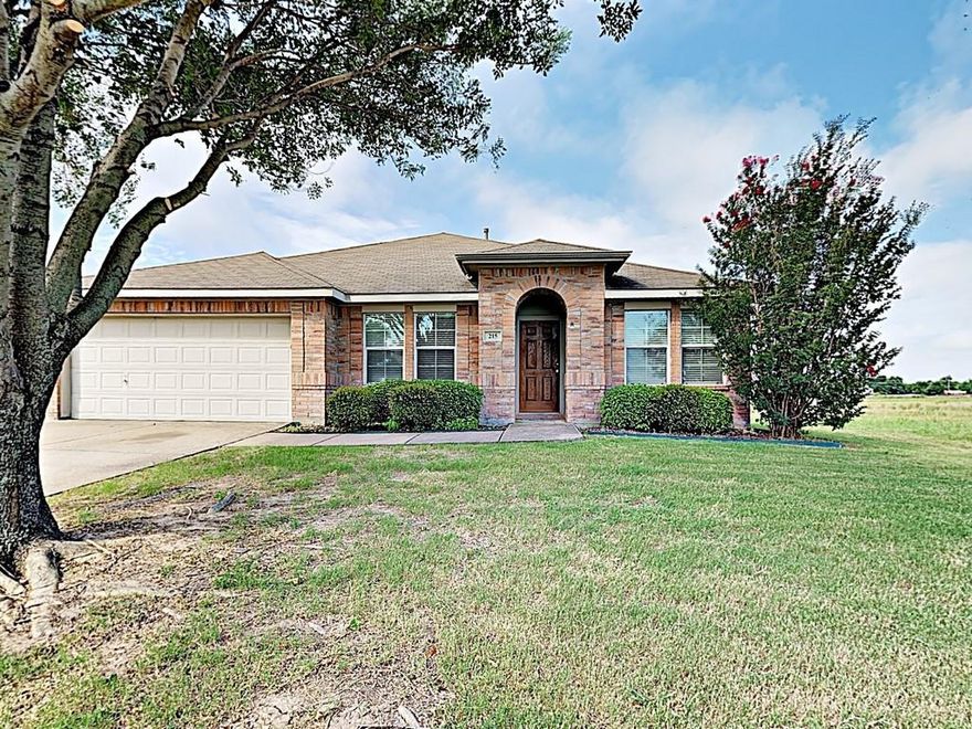 Excellent 3-2-2 with a study.  Very spacious with formal dining area.  Large kitchen with breakfast nook open to the family room with fireplace.  Master has a garden tub, separate shower,  double vanities and a huge walk-in closet.  Secondary bedrooms have great size.  Nice yard with patio facing open landscape.  Pets are case by case.  Please see private remarks.