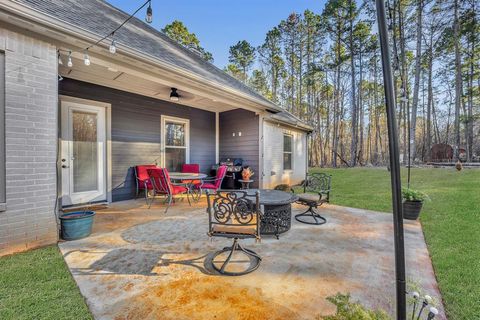 A home in Lindale