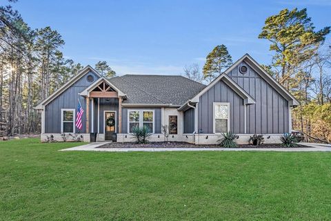 A home in Lindale