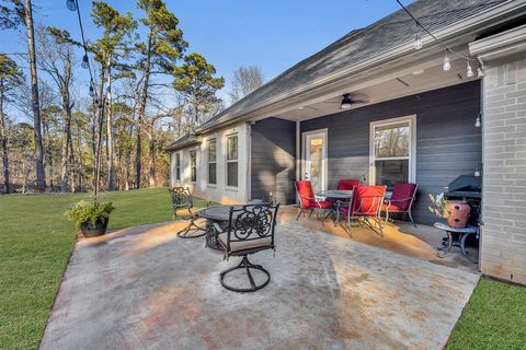 A home in Lindale