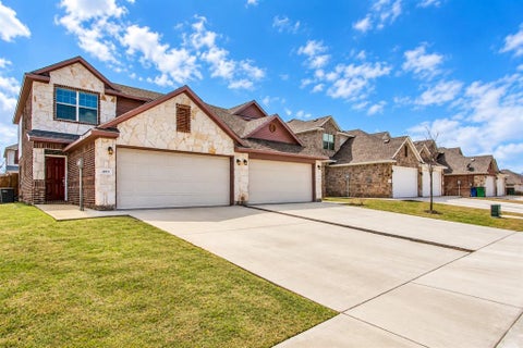 Photo of 4917-4919 Sanger Circle Drive, Sanger, TX 76266 (MLS # 21394131)