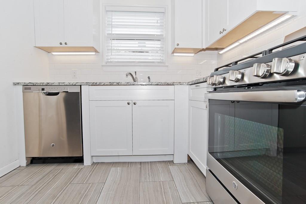 DANIELS L O JR - Residential Lease