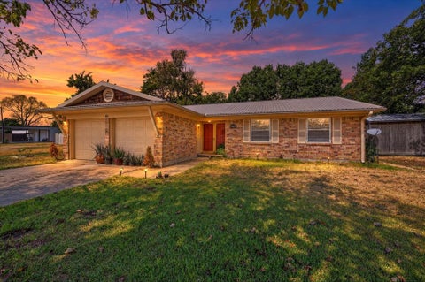 Photo of 402 W Carter Street, Savoy, TX 75479 (MLS # 21395946)