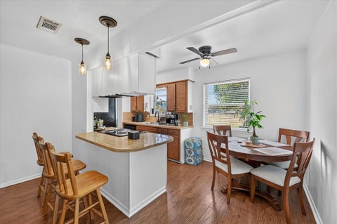 Tiny photo for 402 W Carter Street, Savoy, TX 75479 (MLS # 21395946)