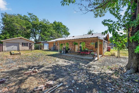 Tiny photo for 402 W Carter Street, Savoy, TX 75479 (MLS # 21395946)