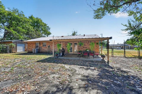 Tiny photo for 402 W Carter Street, Savoy, TX 75479 (MLS # 21395946)
