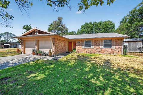 Tiny photo for 402 W Carter Street, Savoy, TX 75479 (MLS # 21395946)