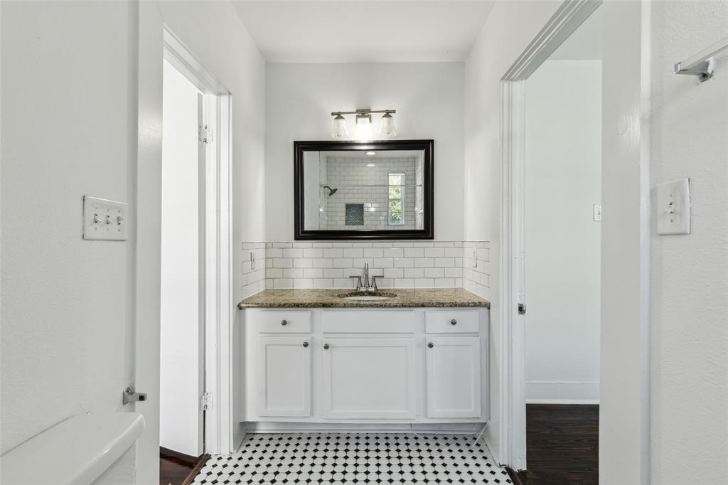 Dallas Land & Loan Companys 3 - Residential Lease