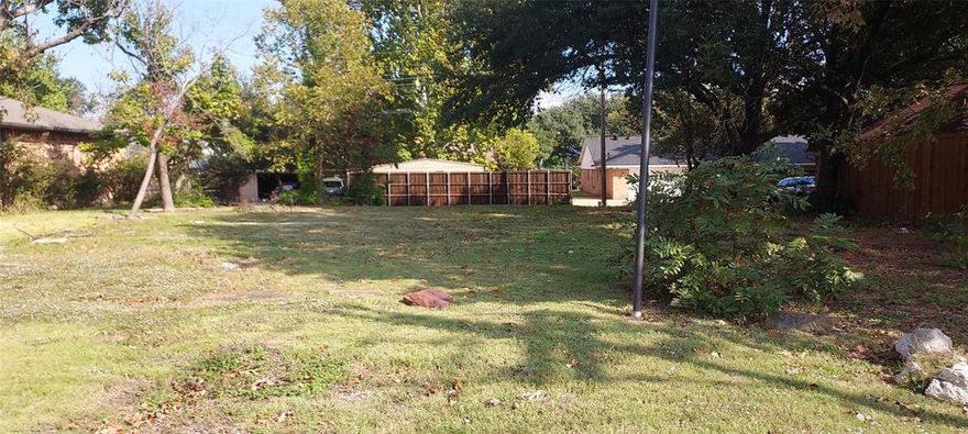 This is your chance to get a quarter acre lot in Rockwall County at an affordable price! Located right at Dalrock and Miller, this Chantilly Bay lot is ready to build on with utilities at the street ready to go. This one has a great location close to 30, Bush, Lake Ray Hubbard, and shopping and dining.