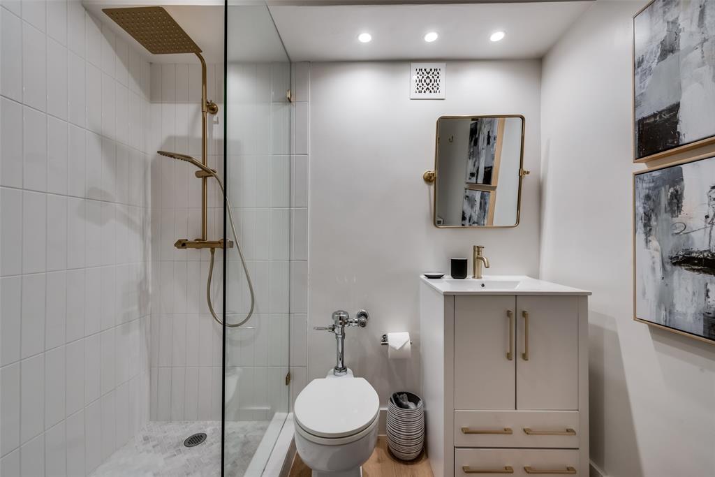 Twenty-One Turtle Creek Condos - Residential Lease