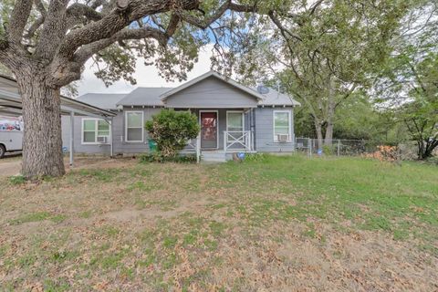 1010 N Matthews Street Bowie TX 76230