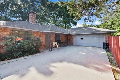 A home in DeSoto