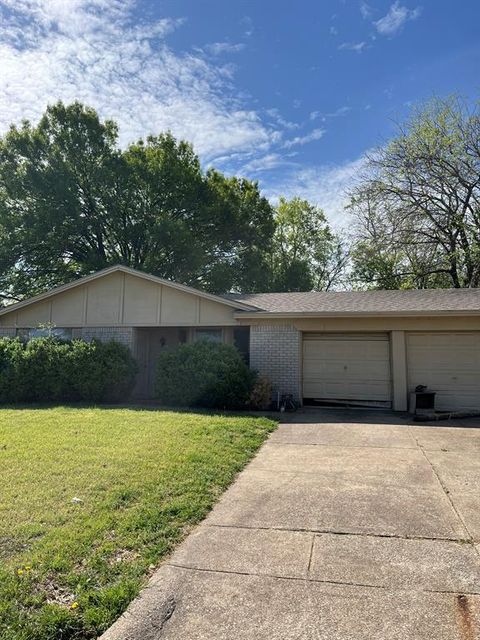 Photo of 508 Plantation Drive, Arlington, TX 76014 (MLS # 21240035)