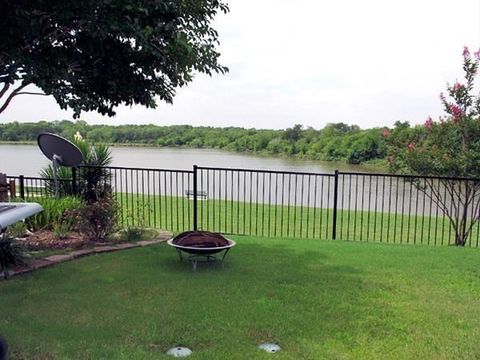 Photo of 10312 Lake Park Drive, Fort Worth, TX 76053 (MLS # 21163763)