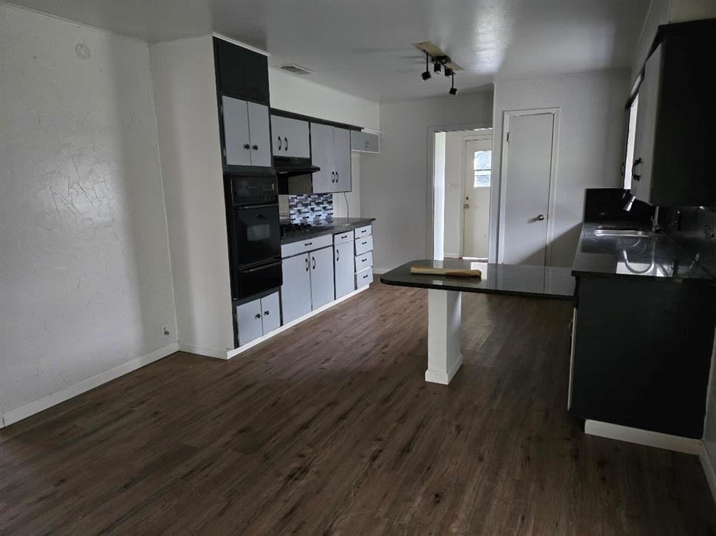 Varelaxi League Grant - Residential