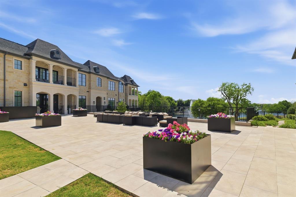 Sur Le Lac Condo - Residential