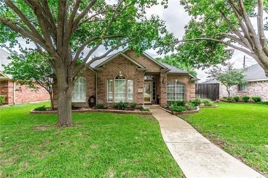 Updated four bedroom single story home in East Frisco! This home is located on a cul de sac within walking distance to parks and an award winning elementary school. Home features wood style tiles, modern paint and fixtures, updated kitchen flooring and carpet in bedrooms. Open living space with gas fireplace, built ins and a wall of windows overlooking backyard. Huge kitchen with lots of storage, stainless steel appliances, mosaic backsplash, painted cabinets and large granite counters. Spacious primary bedroom with updated bathroom including painted cabinets, updated tiles in shower, floor and tub surround. Large backyard with mature trees, open patio and tall private fence.