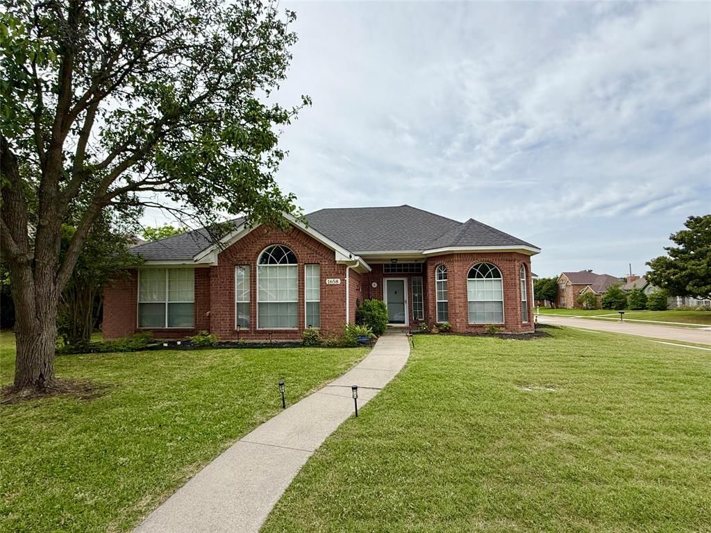 Photo of 1658 Glenmore Drive, Lewisville, TX 75077 (MLS # 21268492)