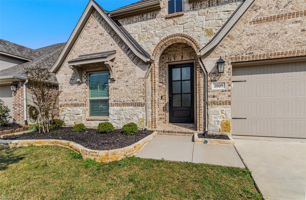1009 Queens Lake Trail
