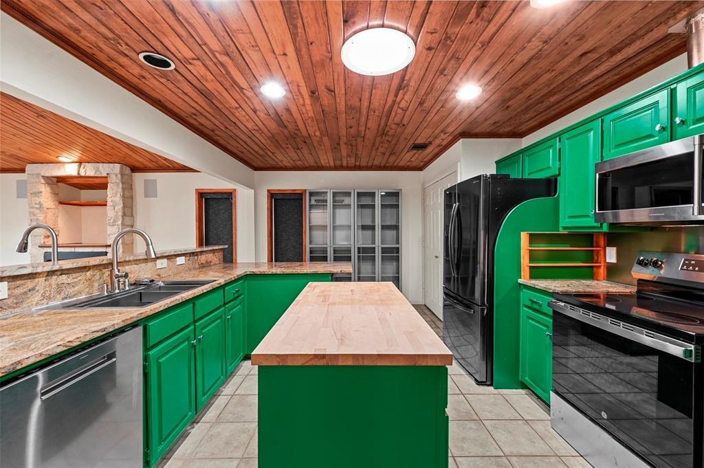 Carrollton, Texas 75010, United States, 3 Bedrooms Bedrooms, ,2 BathroomsBathrooms,Residential,Pending,5821