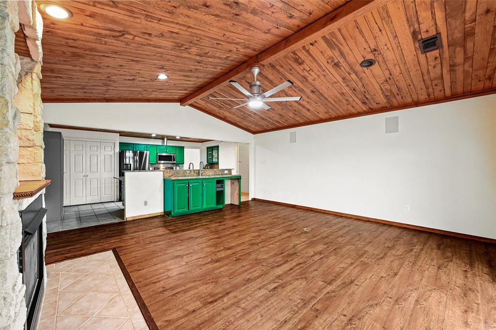 Carrollton, Texas 75010, United States, 3 Bedrooms Bedrooms, ,2 BathroomsBathrooms,Residential,Pending,5821