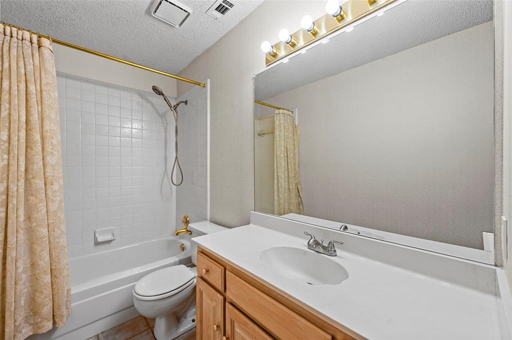 Carrollton, Texas 75010, United States, 3 Bedrooms Bedrooms, ,2 BathroomsBathrooms,Residential,Pending,5821