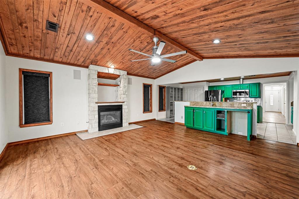 Carrollton, Texas 75010, United States, 3 Bedrooms Bedrooms, ,2 BathroomsBathrooms,Residential,Pending,5821