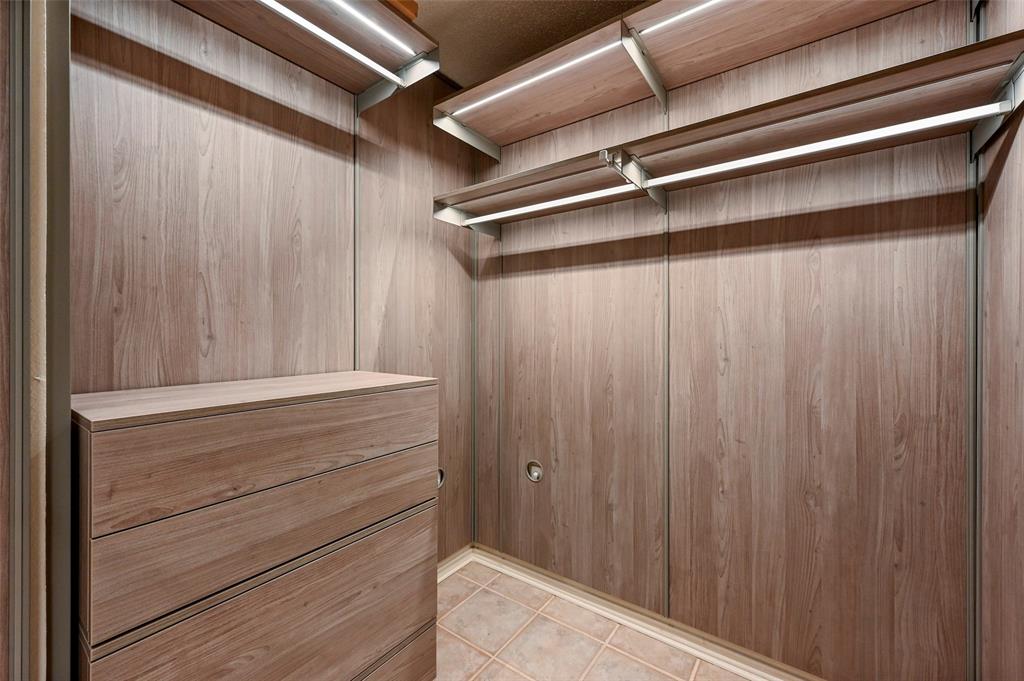 Carrollton, Texas 75010, United States, 3 Bedrooms Bedrooms, ,2 BathroomsBathrooms,Residential,Pending,5821