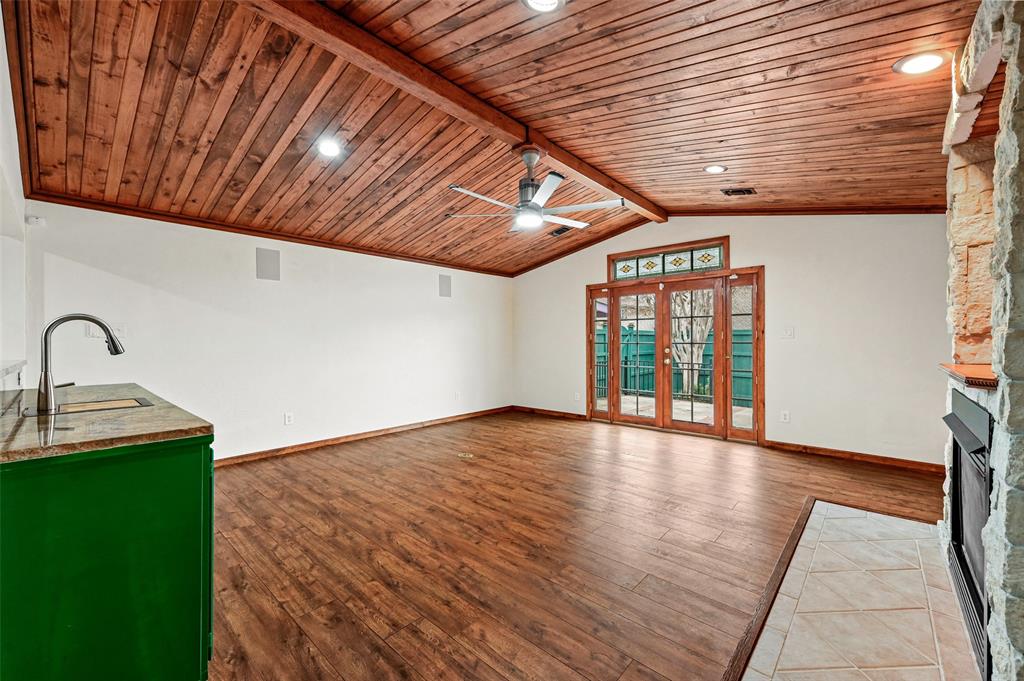 Carrollton, Texas 75010, United States, 3 Bedrooms Bedrooms, ,2 BathroomsBathrooms,Residential,Pending,5821