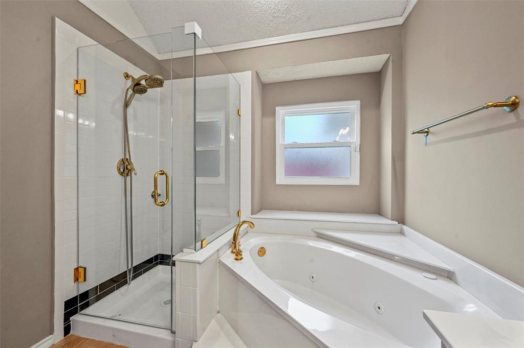 Carrollton, Texas 75010, United States, 3 Bedrooms Bedrooms, ,2 BathroomsBathrooms,Residential,Pending,5821