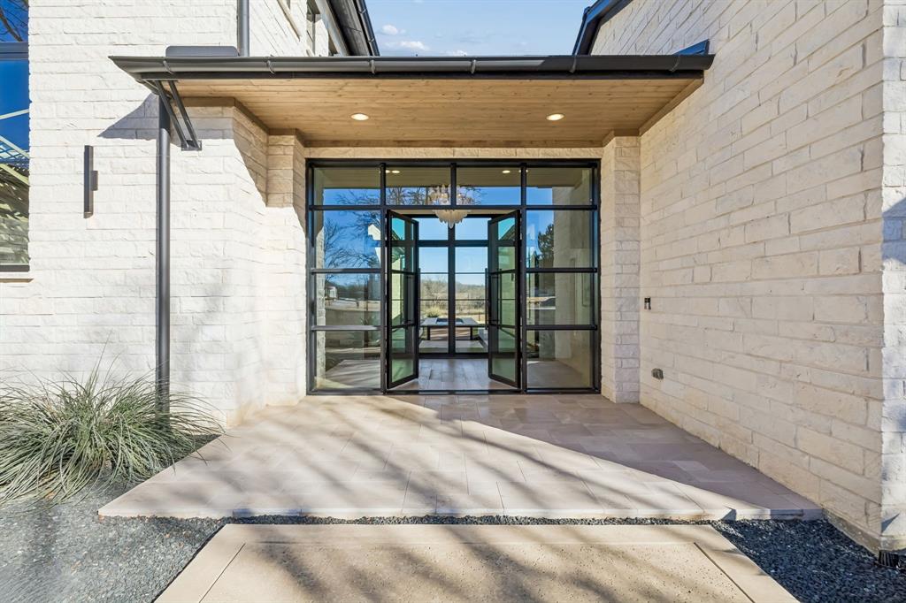 4401 Saddleback Lane