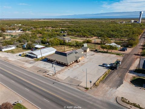 Property photo of 702 N Swenson Street, Stamford, TX 79553