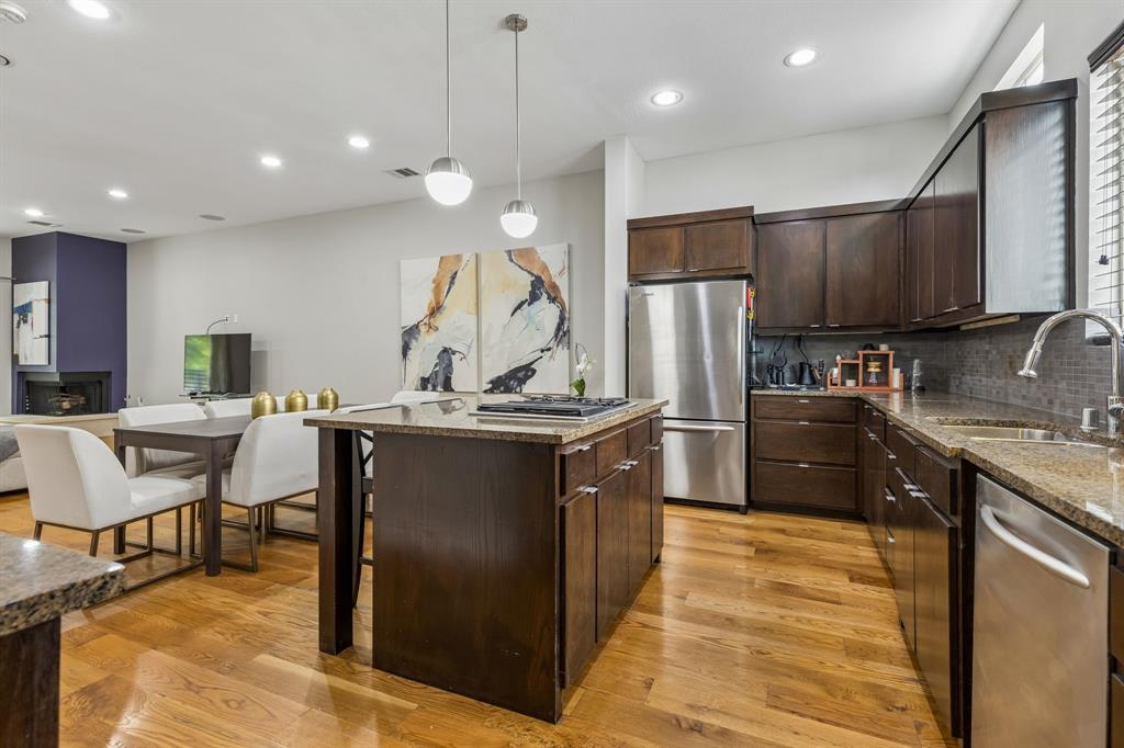 Lewis Court Twnhms - Residential