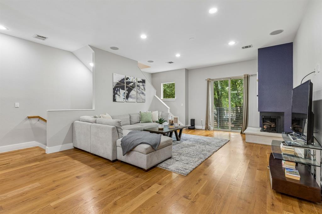 Lewis Court Twnhms - Residential